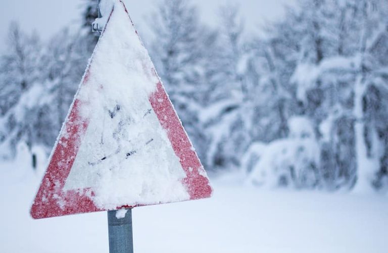 ski warning sign