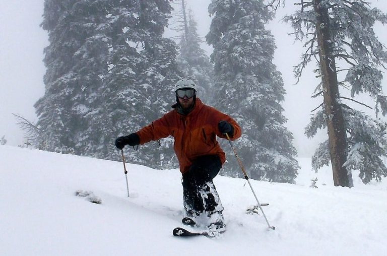 skier-downhill-snowing