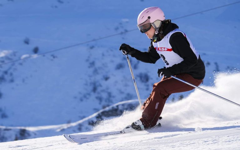 playing ski