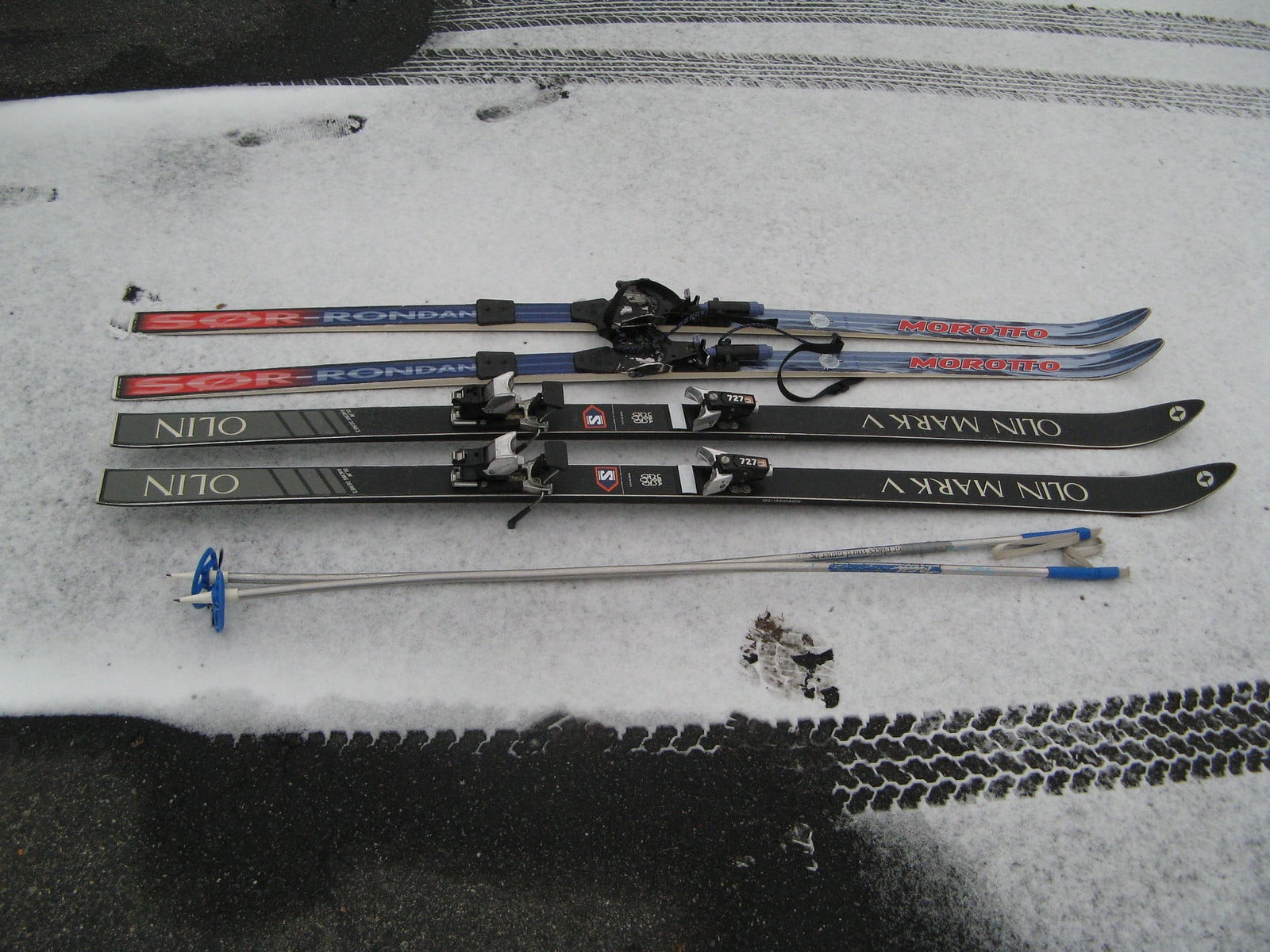 skis equipment