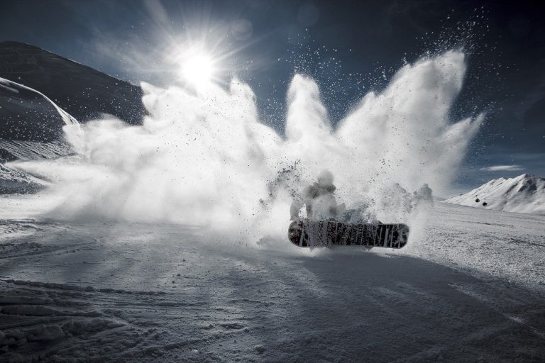 powder snowboarding