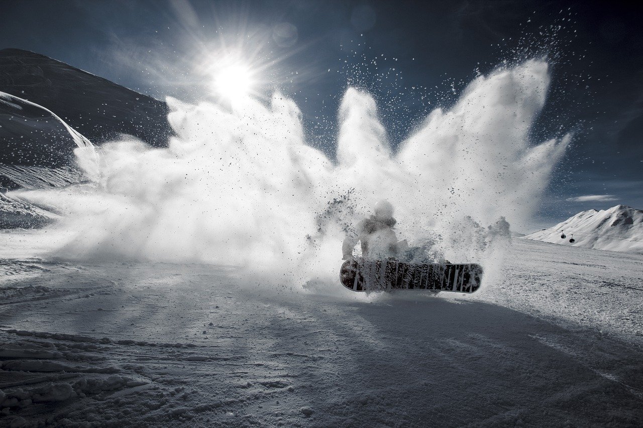 powder snowboarding