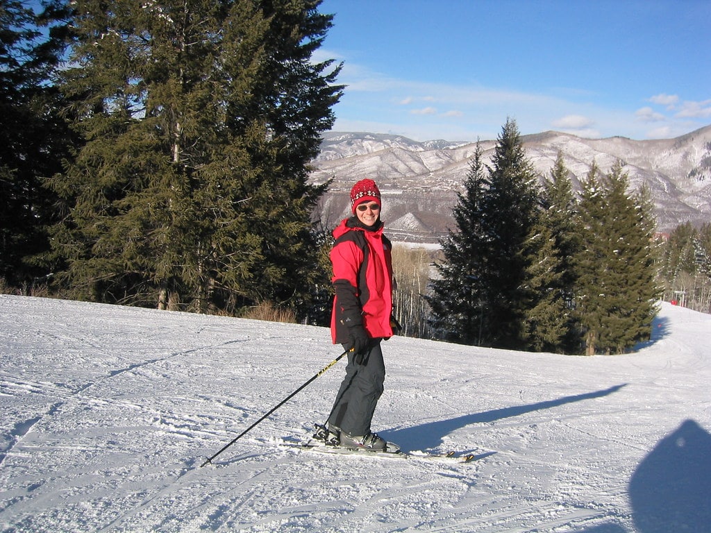 skiing-in-red-jacket