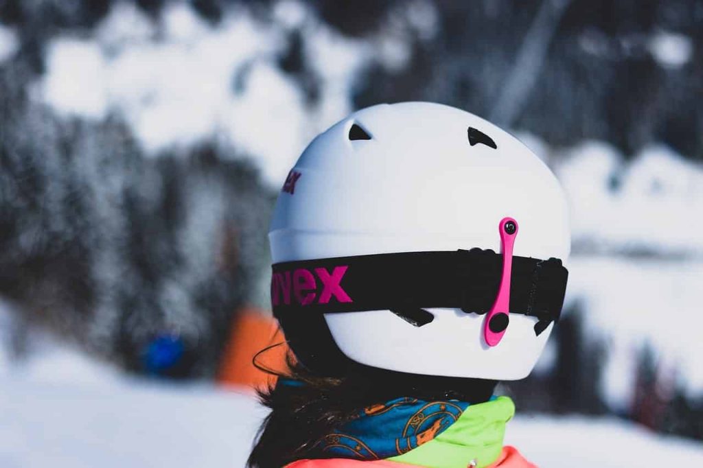 white-helmet