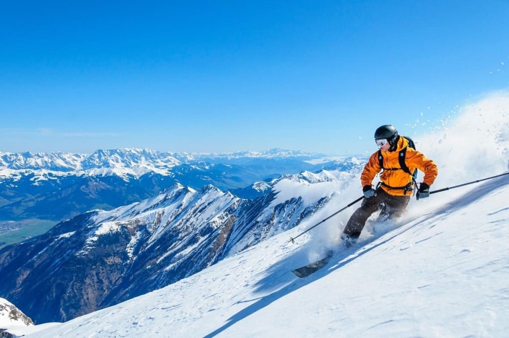 Downhill-Ski-Yellow-Jacket
