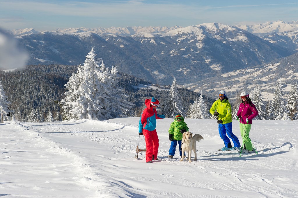 Family-in-Snow