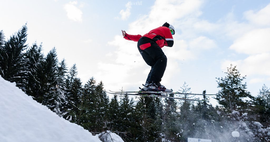 Skiers-jump