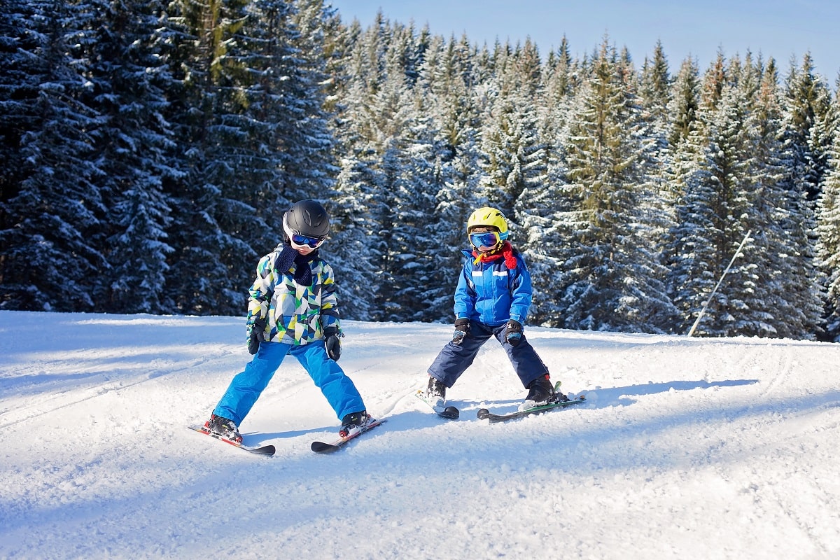 kids skiing
