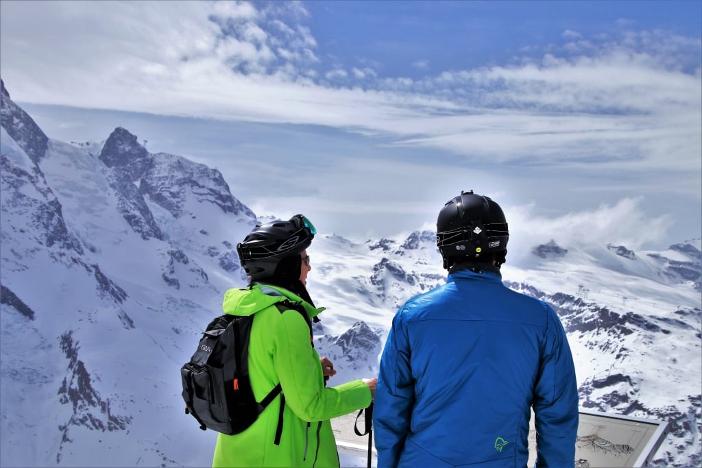 couple dating ski