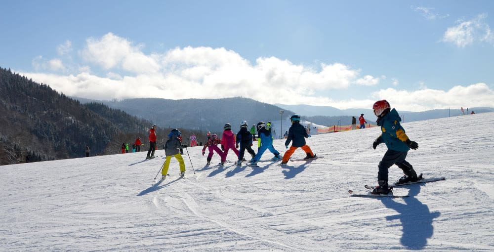 kids learning to ski
