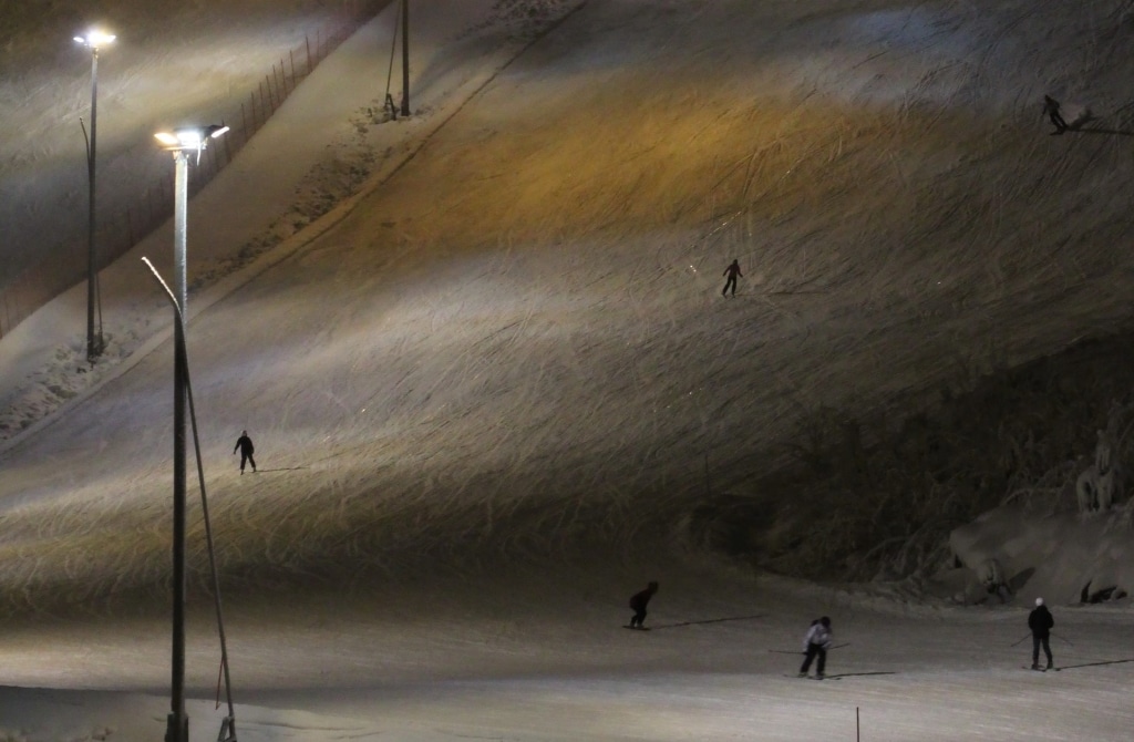 skiing at night 