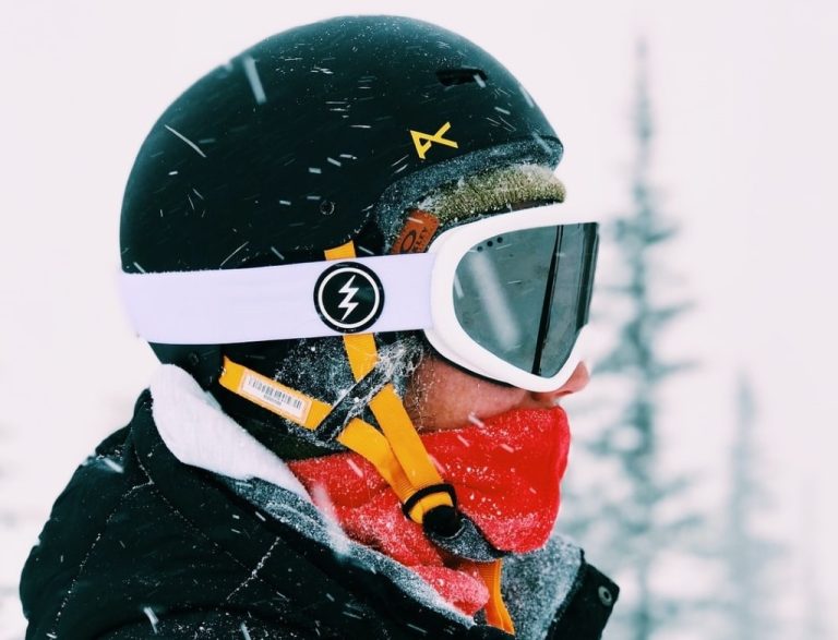 white goggle