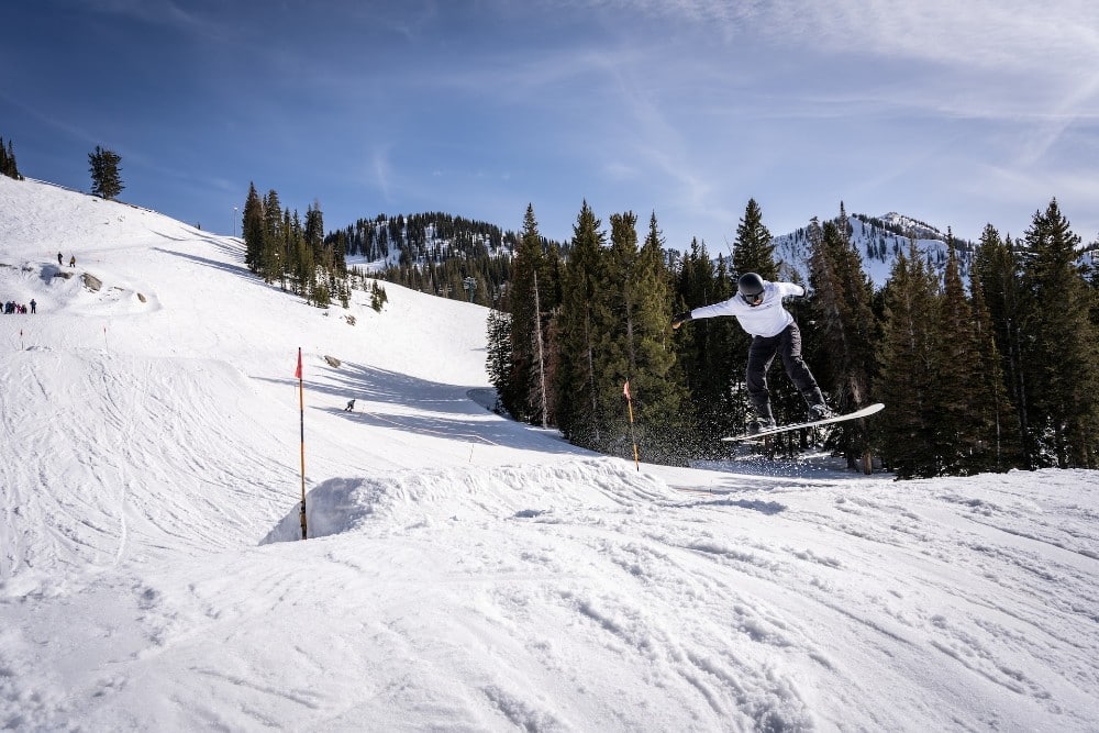 Solo Snowboarding