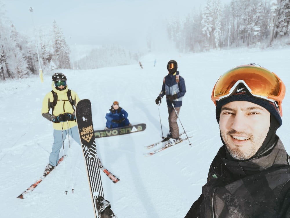 ski with friends